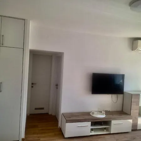 Apartment 2iu *